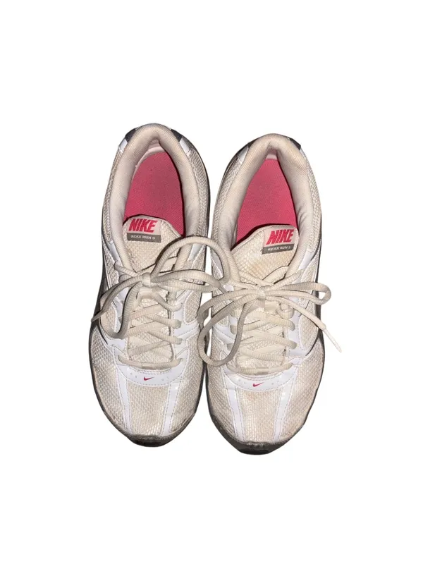 Nike Reax Women’s Run 5 Size 8 Sneakers - Image 3