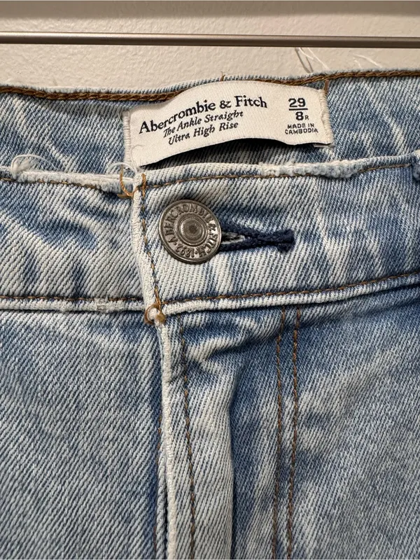 Abercrombie & Fitch Sz 29/8R Ankle Straight Ultra High Rise Light Wash - Image 5