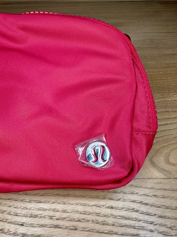 NWT Lululemon Athletica Everywhere Belt Bag 1L Fuchsia Pink - Image 6