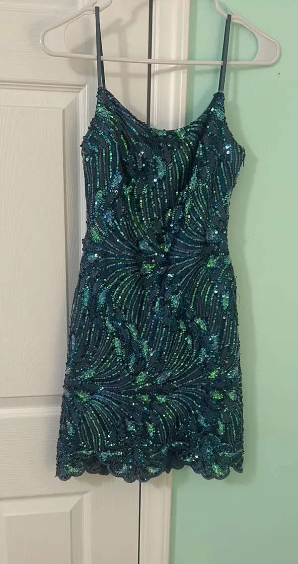 Seni and Cade Juniors' Embroidered Sequined Bodycon Dress - Image 2