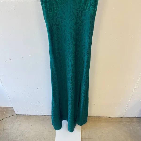 Vintage Victoria’s Secret Emerald Green Lace Sequin Midi Slip‎ Large - Image 4