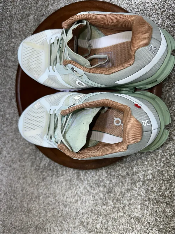 On Cloud women size 8 men’s 6.5 - Image 11
