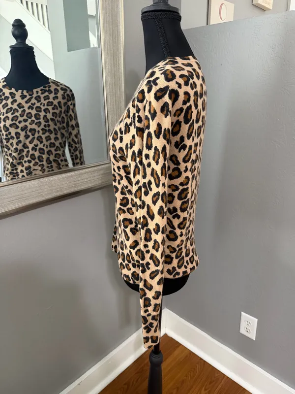 Cynthia Rowley cheetah animal print 2-ply Cashmere sweater size medium. - Image 2