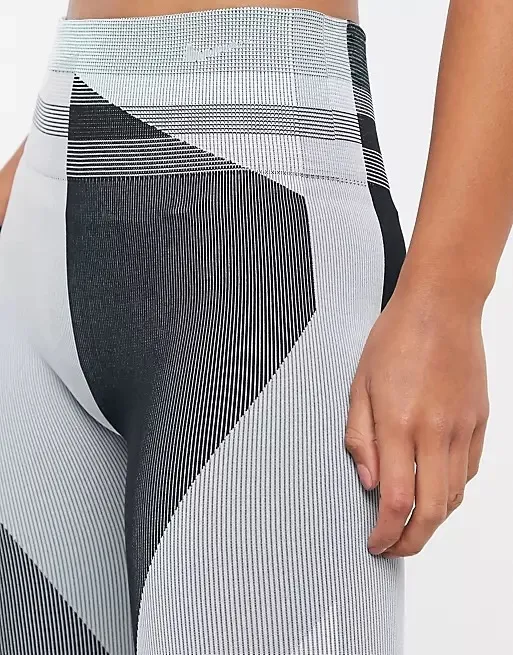 Nike Training Icon Clash seamless sculpt leggings - Image 3