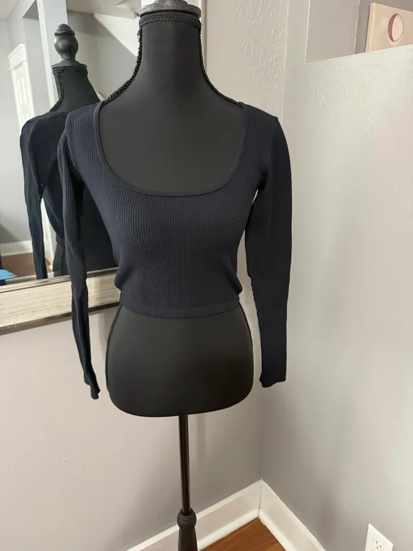 Zara Black Ribbed Scoop Neck Long Sleeve Crop Size M/L. - Image 2