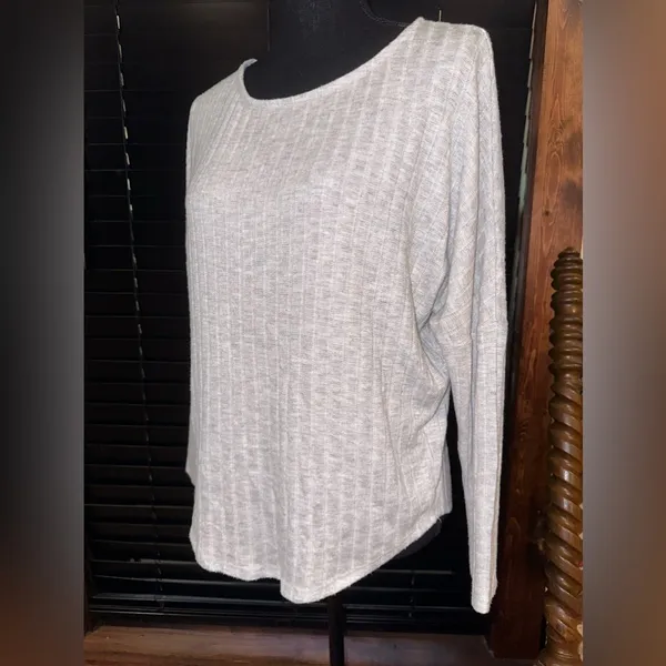 Green Envelope Gray Ribbed Sweater Scoop Neck Size Medium - Image 2