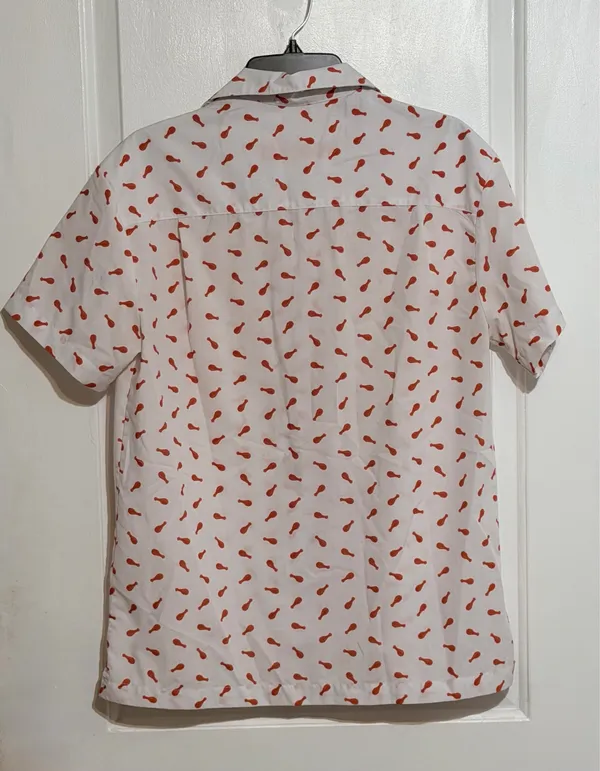 Hooters medium button up shirt sleeve chicken leg print - Image 5