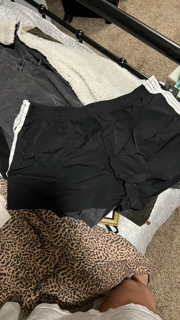 Amazon Shorts - Image 3