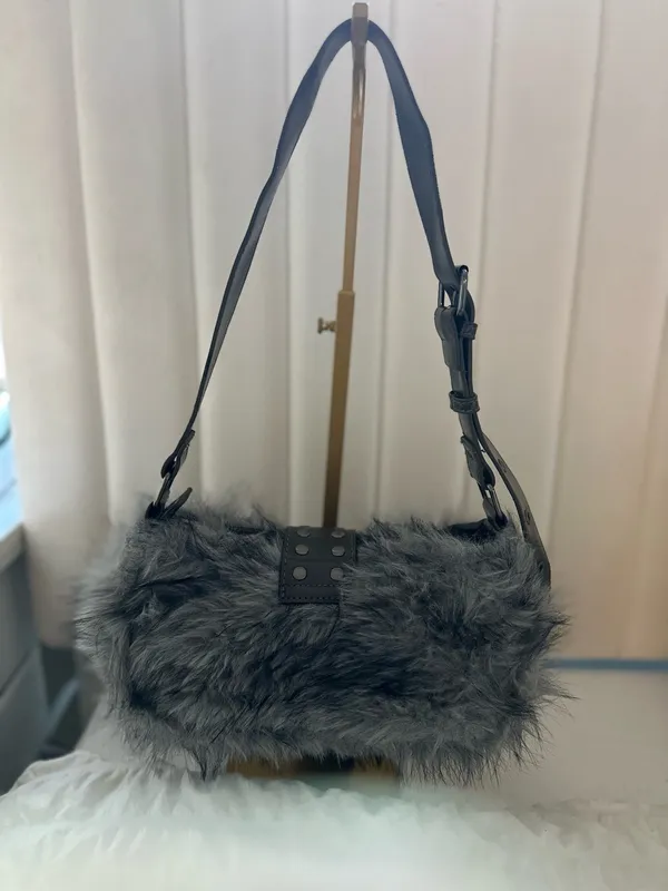 Furry shoulder bag Gray - Image 6