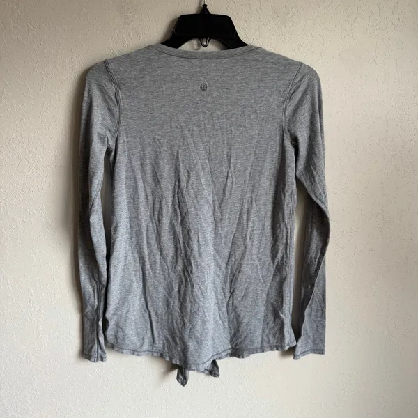 Lululemon Gray Knot a Problem Long Sleeve V-Neck Tee Womens M Athletic - Image 5