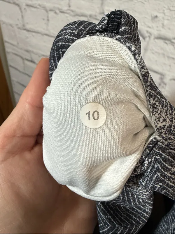 lululemon athletica Gray Black Patterned Leggings, size medium 10 - Image 4