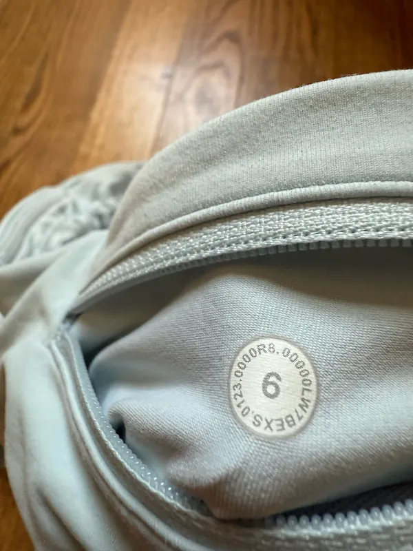 Lululemon Shorts Speed 2.5" - Image 3