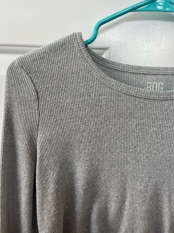 Urban Outfitters BDG Grey Long Sleeve Cropped Top - Image 2
