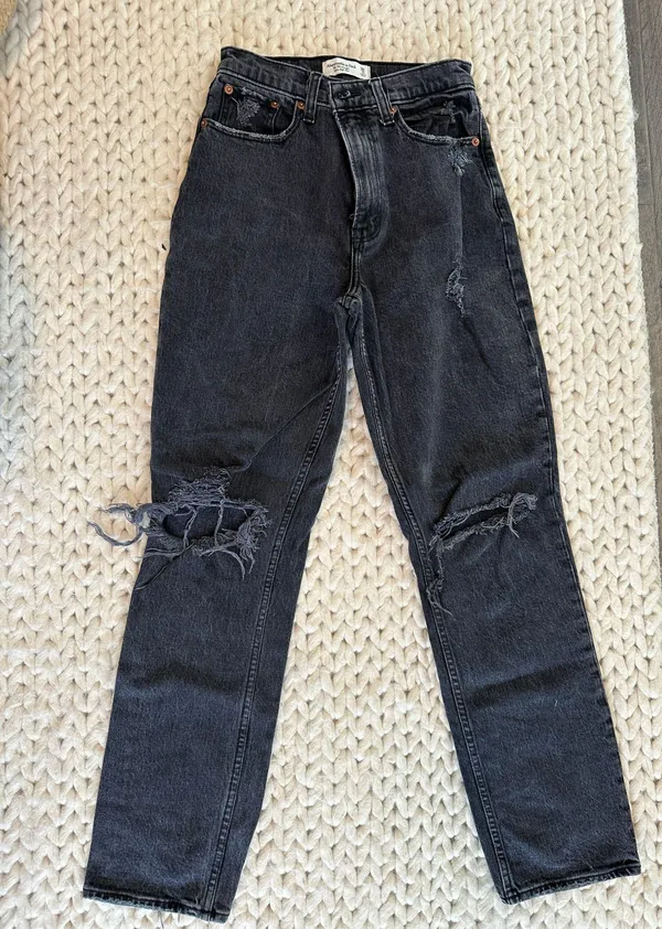 Abercrombie 90’s Straight Ultra High Rise Jeans - Image 2