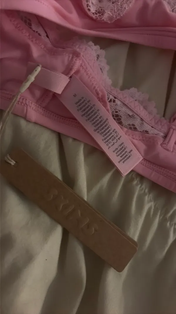 SKIMS Lace Scoop Bralette - Image 3