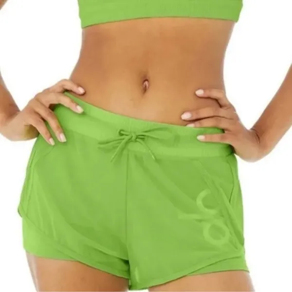 Alo Yoga Ambience Shorts Green Apple Small - Image 2