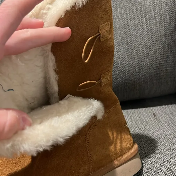 Koolaburra Tan Suede Winter Boots with Button Accents Size 7 - Image 8