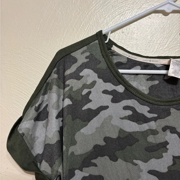 🪖 Lucky Brand Camo Print Soft Knit Tee – Size XL - Image 5