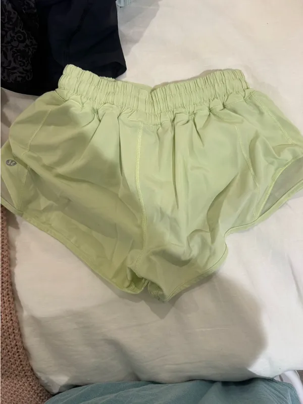 Lululemon Hotty Hot 2.5" - Image 2