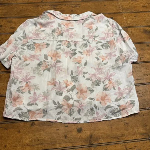 Garage‎ Cropped Floral Button Shirt Extra Soft Size Large - Image 2