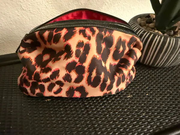 Juicy Couture Makeup Bag - Image 3