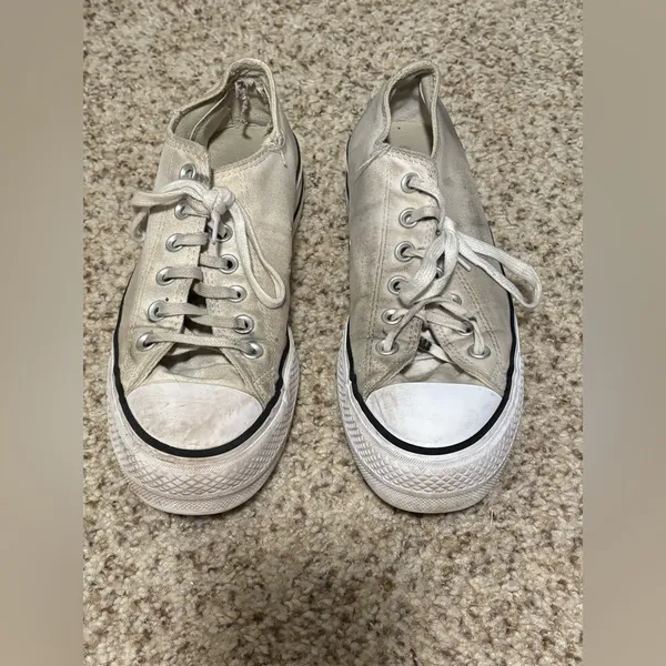 (Converse) Chuck Taylor Platform Low Tops: Size 8W or 6.5M - Image 2