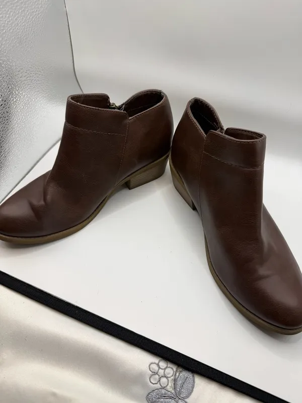 Time and Tru Women's Brown Memory Foam Ankle Boots - Image 3