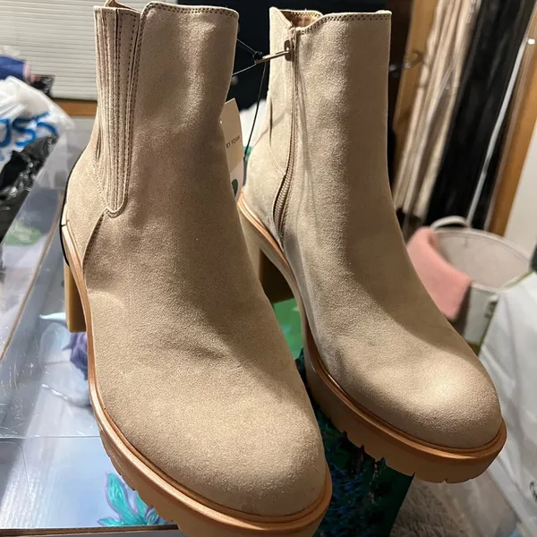 Universal Threads NEW Tan booties sz 9 - Image 2