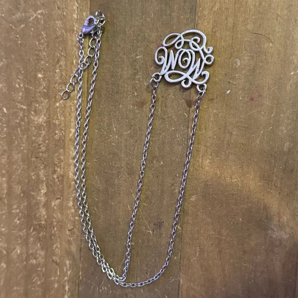 Silver tone monogram Mom necklace - Image 2