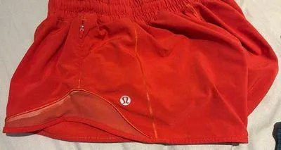 Lululemon Shorts Hotty Hot 2.5" Low-Rise - Image 3