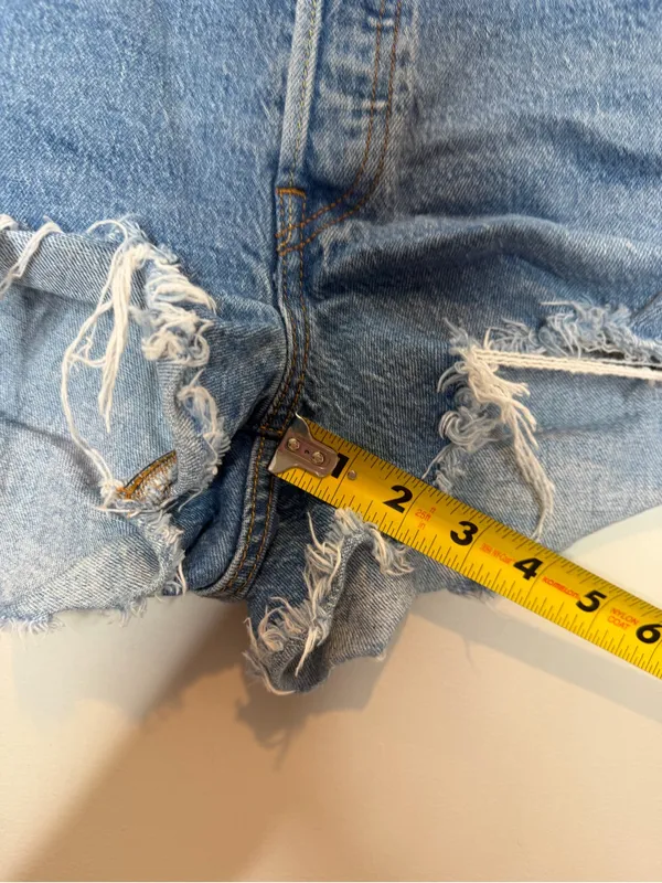 Levis 501 Distressed Cut Off Denim Shorts Womens 31 High Rise Festival Shorts - Image 7