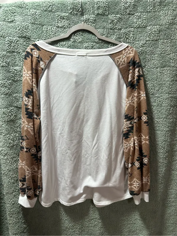 BiBi White Henley Top with Tan Aztec Sleeves Size XL - Image 5