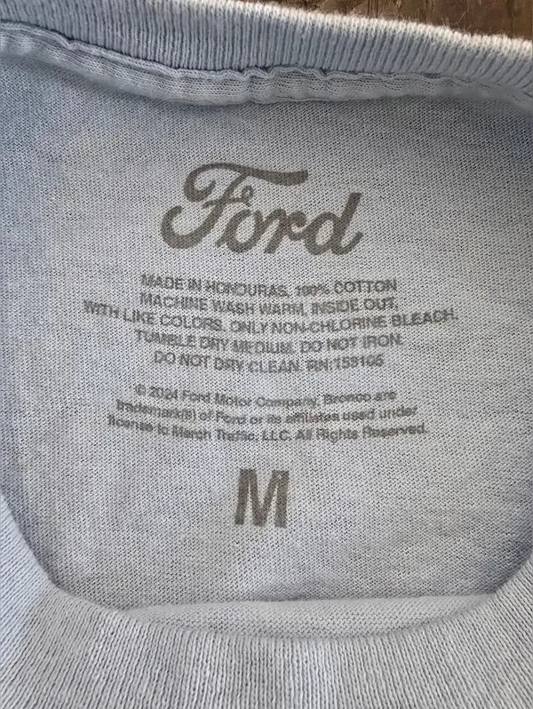 Vintage `94 Ford Bronco Built Wild Graphic T-Shirt Women's Cropped Medium Blue - Image 6