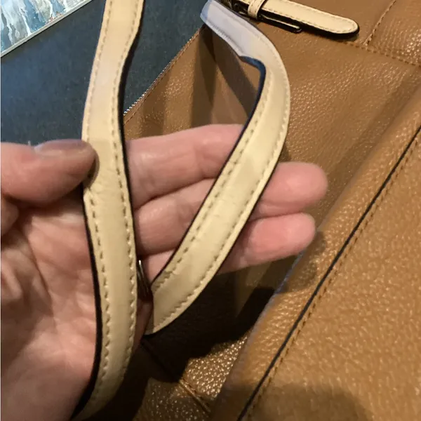 Michael Kors Tan Leather Shoulder Bag - Image 2