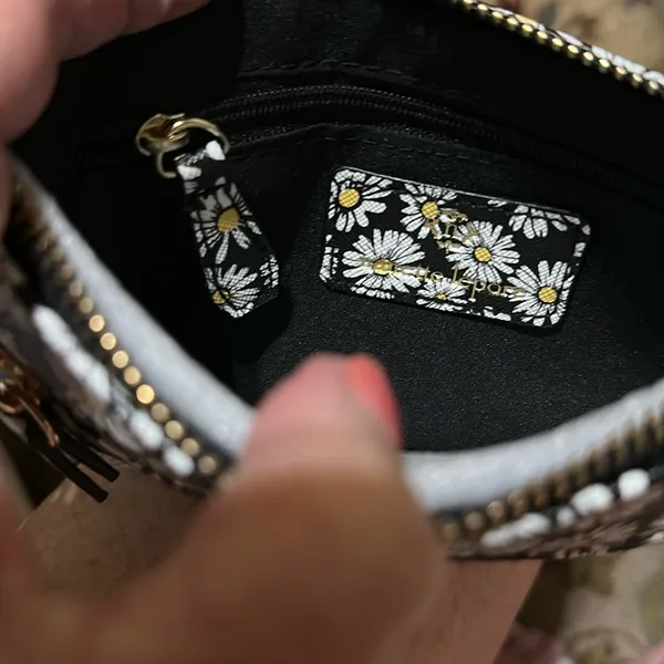Daisys! Nanette Lepore Vegan Wristlet NWT, Daisy Belt - Image 5