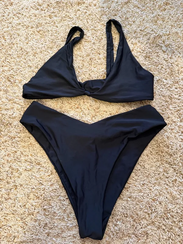 Black V - Image 2