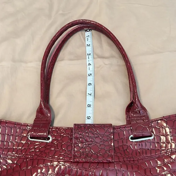 Axiz red and black faux alligator tote bag clean inside and out one flaw EUC - Image 7