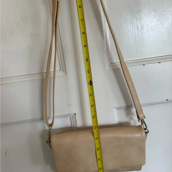 Beis The Travel Wallet Bag in beige vegan‎ leather. - Image 10