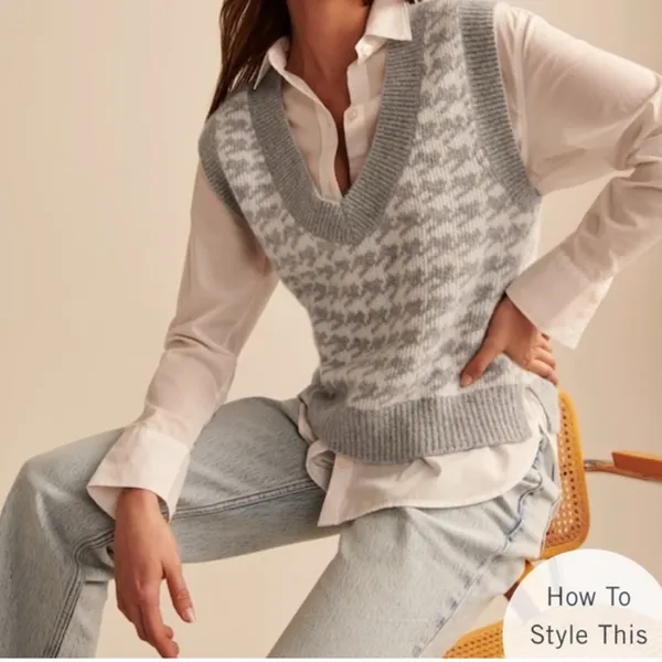 Abercrombie & Fitch Gray Houndstooth Knit Sweater Vest Size Small EUC - Image 2