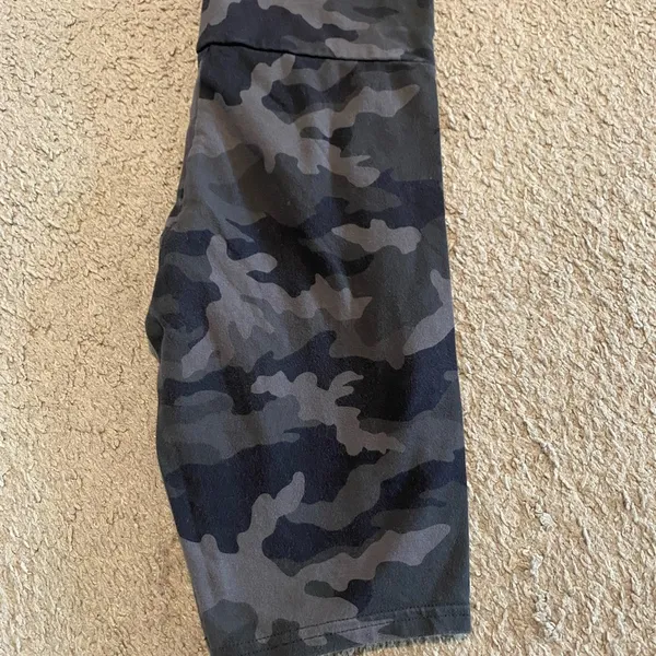 Wild Fable Gray/Back Camouflage Biker Shorts - Image 4