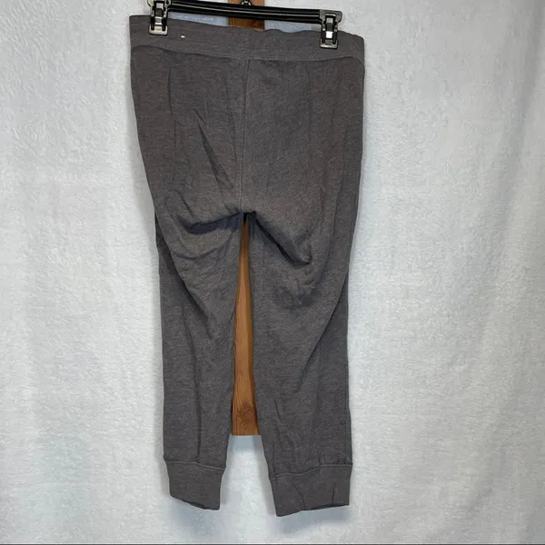 Pink Victoria’s Secret Gray Mid Rise Capri Sweatpants Size‎ XS - Image 4