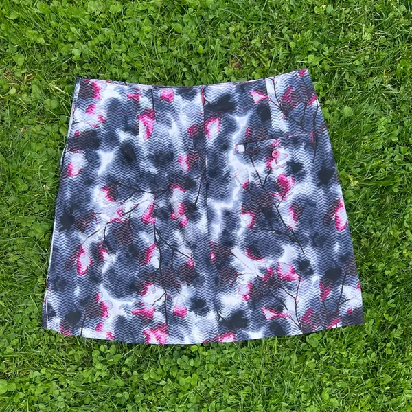 Lady Hagen Golf Tennis Skort Black White Fuchsia Pink Floral Pattern NWOT - Image 3