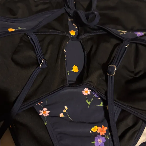 Cupshe Navy Floral One-Piece Swimsuit size large - Image 2