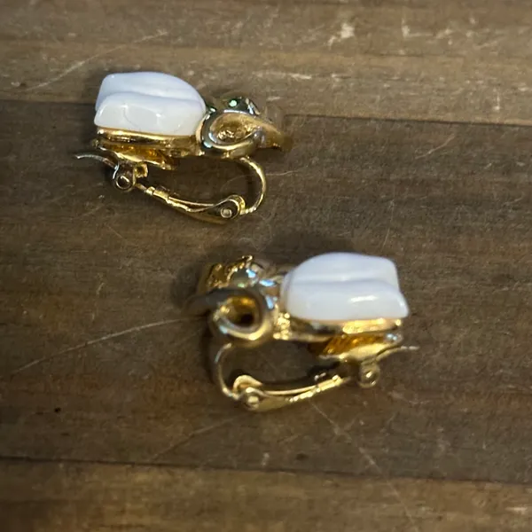 Trifari Vintage Tulip Clip On Earrings - Image 3