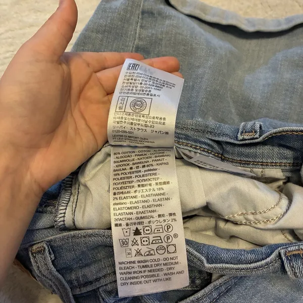 Levi Strauss Mid Length Blue Denim Women's Shorts - Casual Rolled Hem Size 30 - Image 9