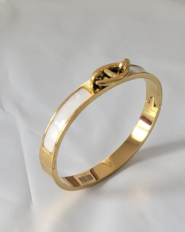 Beautiful 18k gold plated bangle bracelet - Image 2
