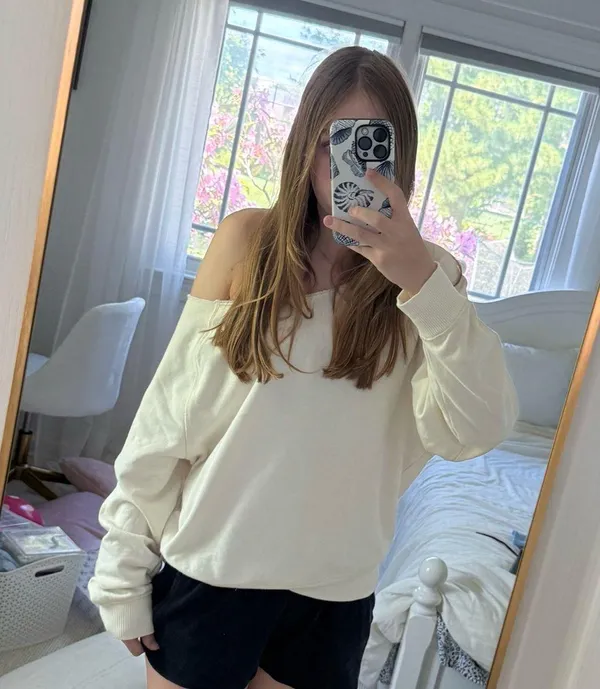American Eagle Light beige off the shoulder sweatshirt - Image 4