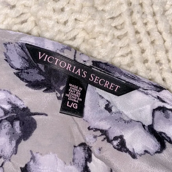 Victorias Secret blue floral silk top size large - Image 6