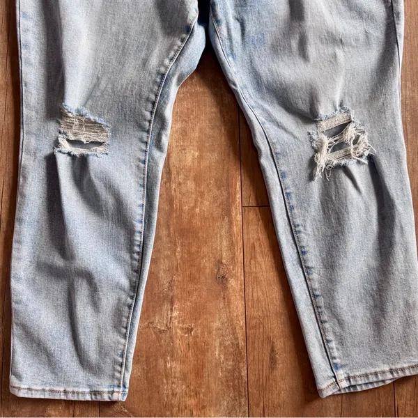 Old Navy High Rise OG Straight Light Wash Distressed Stretch Jeans Sz 16 Short - Image 4