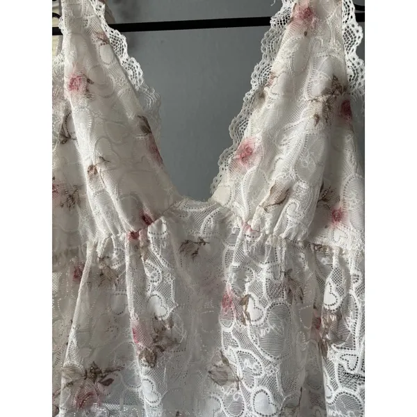 ROMWE White Floral Lace Corset Tank Top Size Medium - Image 4